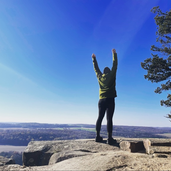 Meet your posher Hannah - Picture 3 of 3